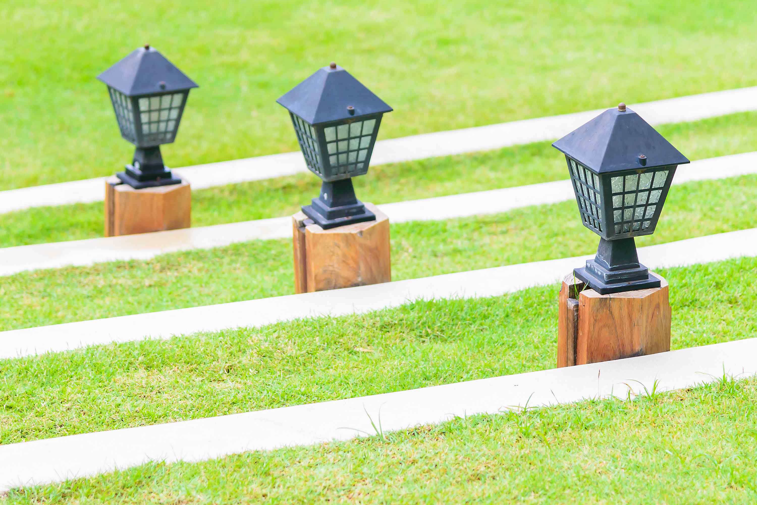 Solar Garden & Pathway Lights